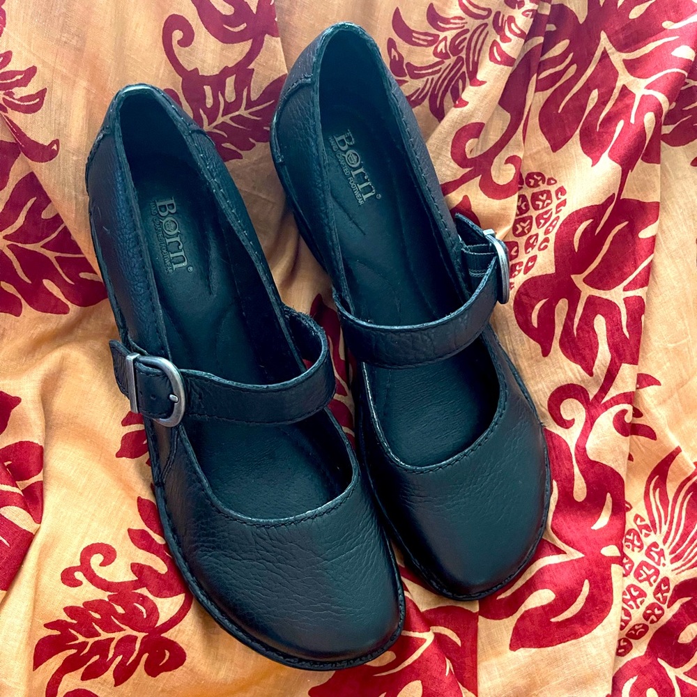 Born* wedge shoes